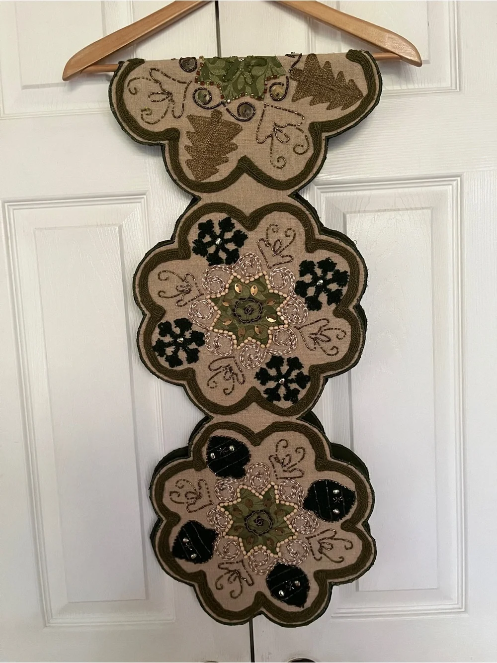 RETIRED PIER 1 BEADED TABLE RUNNER 35